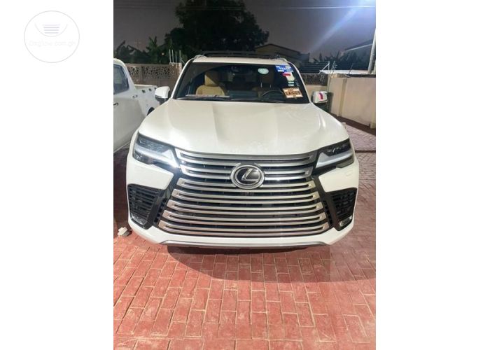 LEXUS LX600