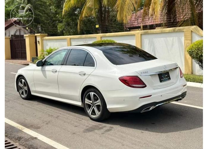 Mercedes- Benz E300 