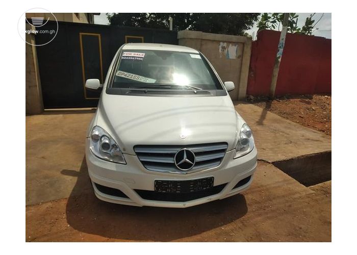 Mercedes-Benz B 180