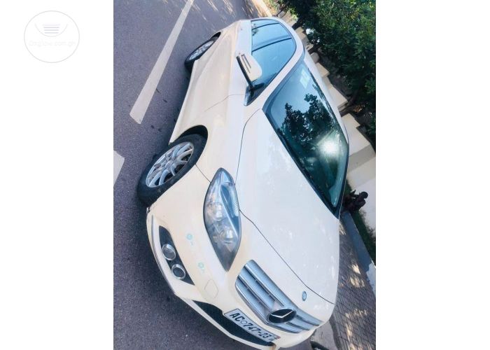 Mercedesâ€™ Benz saloon Bclass 