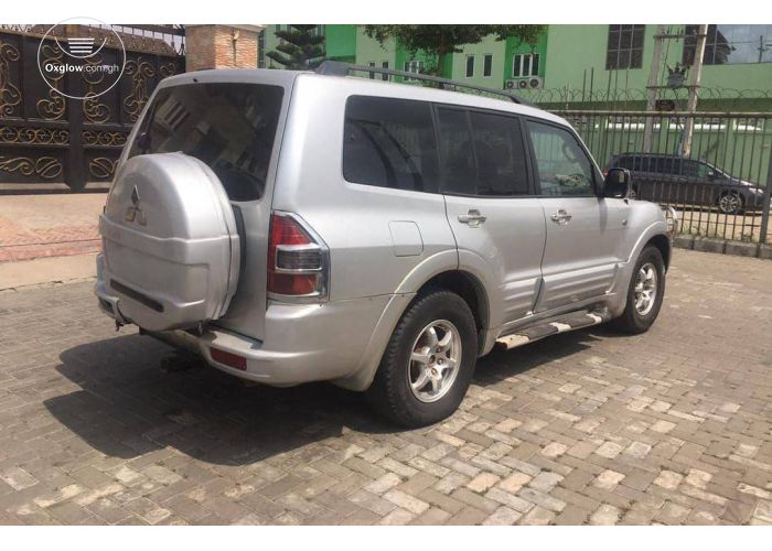 Mitsubishi Montero Jeep