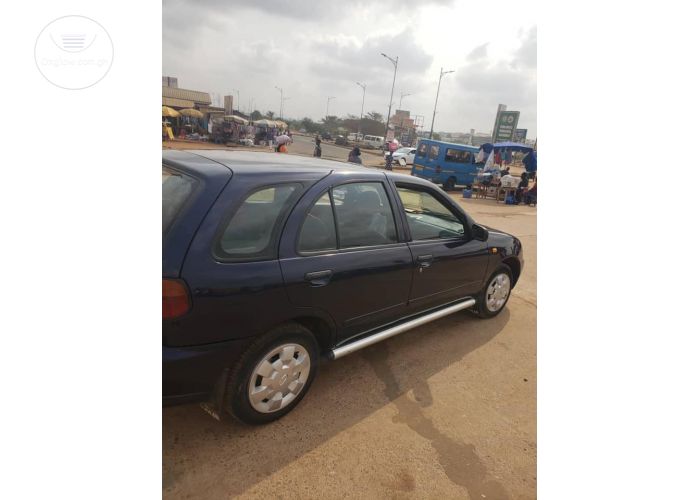 Nissan Almera