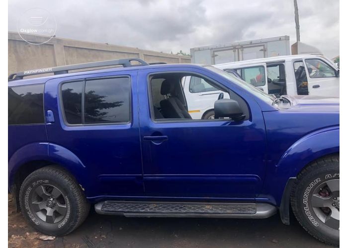 Nissan Pathfinder SE