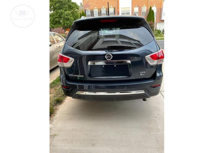 Nissan Pathfinder SV 4X4