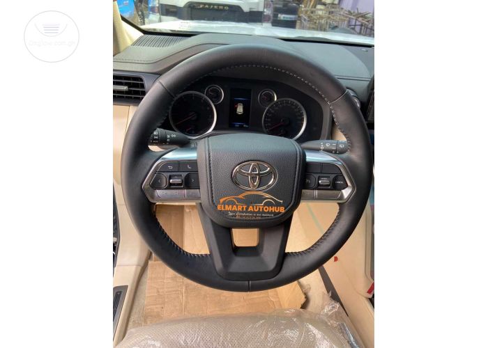 Toyota Landcruiser GXR.