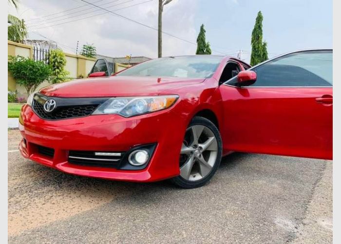 2014 TOYOTA CAMRY SE