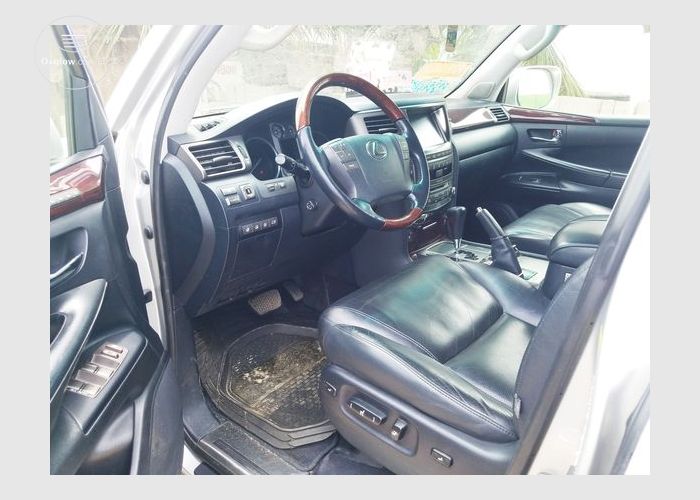 Lexus LX570 2012 Model
