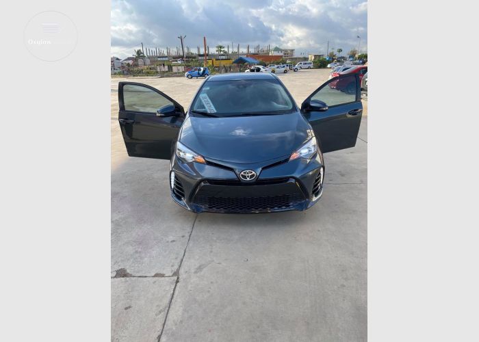 Toyota Corolla SE 2017 Model