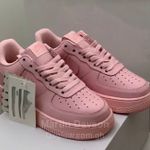 Complete Pink Low Nike shoe
